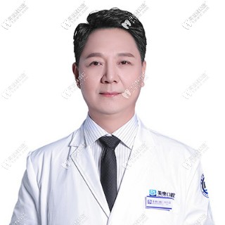 口腔种植医生刘兴国