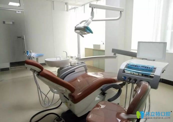惠州爱雅仕牙科规范的治疗室