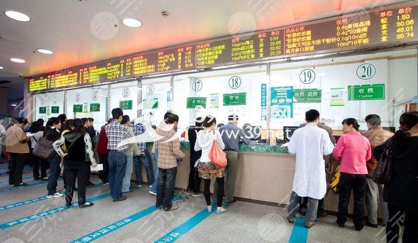 南方医科大学南方医院双眼皮价格2025！附罗勇医生介绍+案例果图