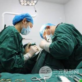 重庆医科大学附属第一医院整形科推荐医生：李晓智医生